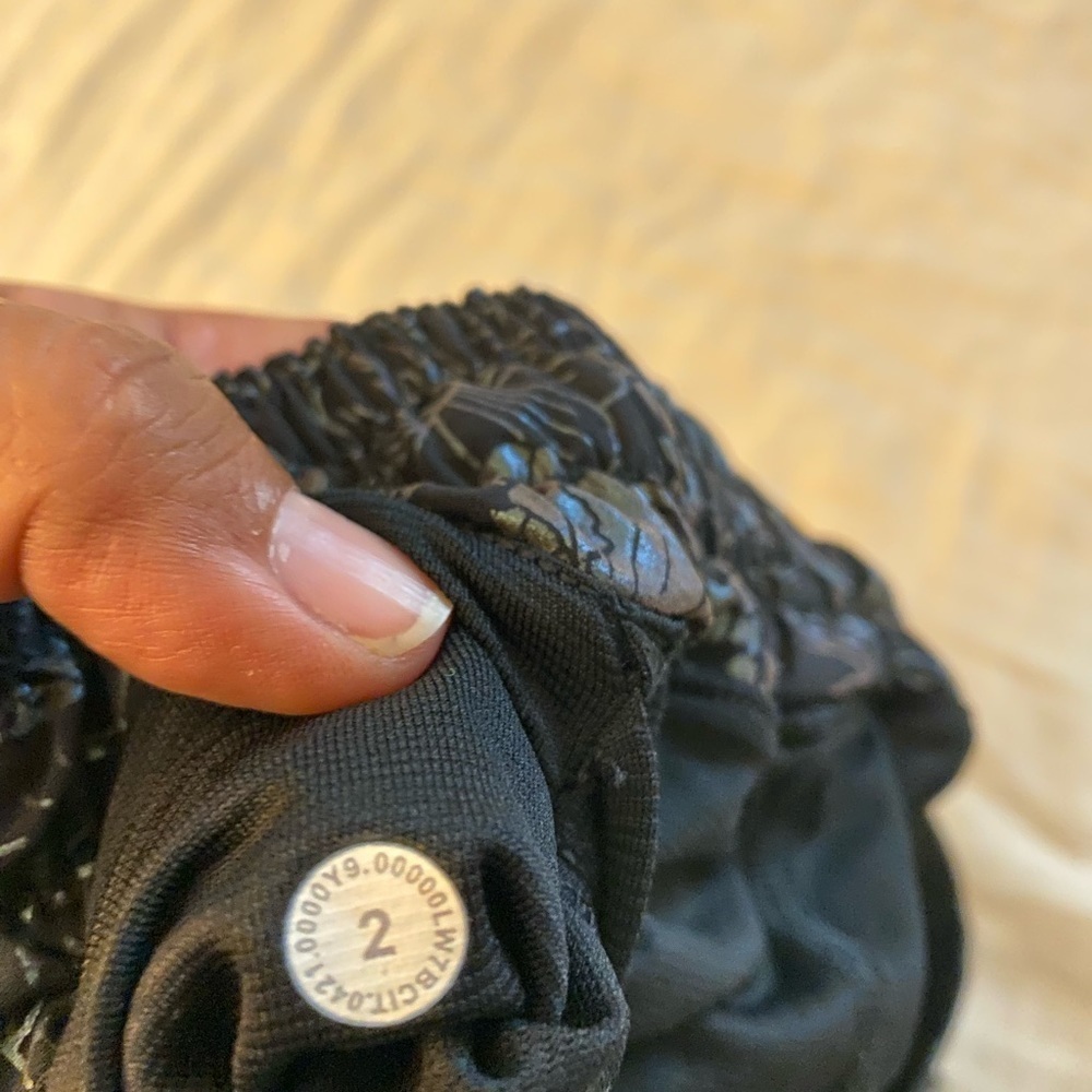 Lululemon Hotty Hot Low-Rise Lined Short 4"
Flourish Black Iridescent - Picture 8 of 8